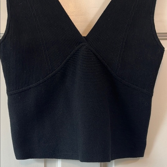 NWOT Banana Republic Ribbed Fitted Crop Tank Top with Double V Neck - Size Small - Picture 3 of 10